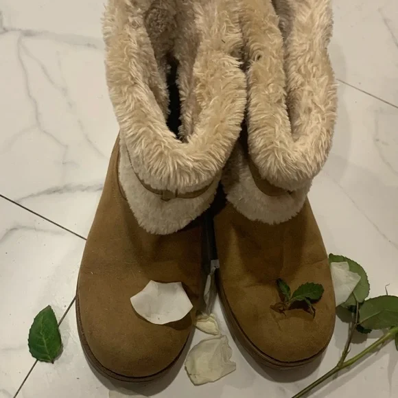 4/$15 G by Guess Addalyn fur boots - Picture 2 of 9